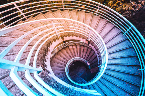 홍콩 중부의 나선형 계단 - spiral staircase circle steps staircase 뉴스 사진 이미지