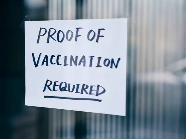 Business Wtih Vaccine Mandate Sign A business with a sign requiring proof of vaccination. mandate stock pictures, royalty-free photos & images