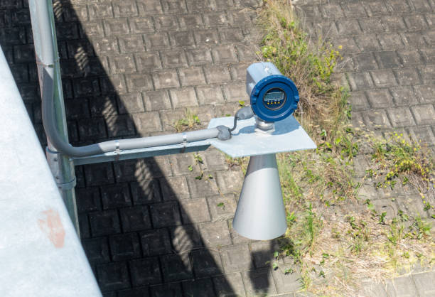 a photo of a crisis management type water level gauge installed in a river. image of disaster prevention. - river orwell imagens e fotografias de stock