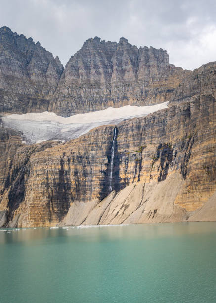 grinnell glacier - mount grinnel imagens e fotografias de stock