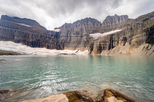 grinnell glacier - mount grinnel imagens e fotografias de stock