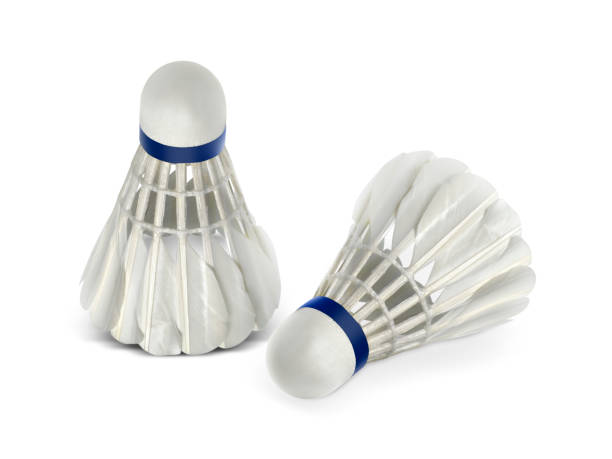 バドミントンボールまたはシャトルコックは、クリッピングパスで白い背景に隔離 - badminton racket isolated white ストックフォトと画像