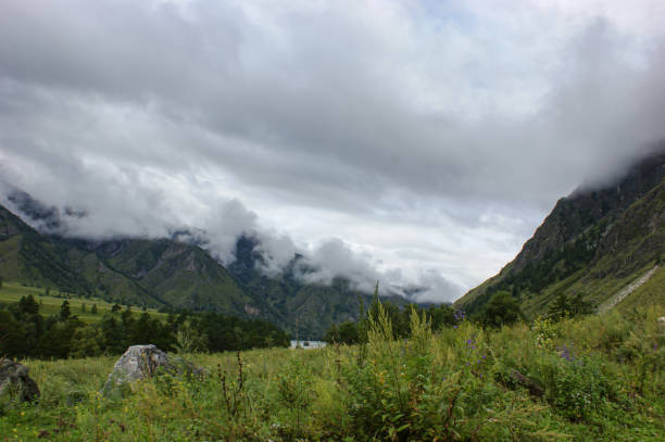 Valley Katun Altai 2009. Rafting. Rafting on the Katun River. Mountain Altai. Parking. Mountains, valley, coast.