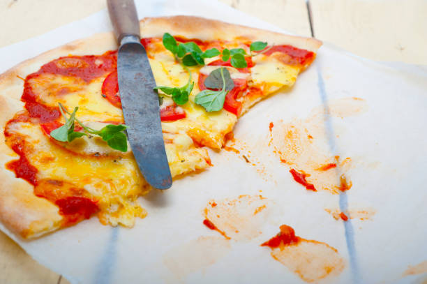 istock Italian pizza Margherita 1354189122