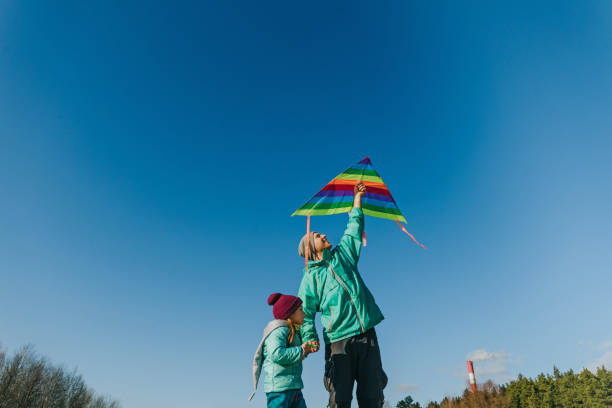 istock Father with his 5 years old daughter prepairing kite to fly 1354196308