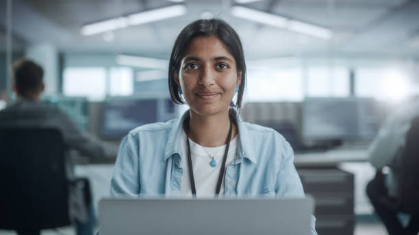 A Pretty Computer Programmer 22,800+ Programmer Portrait Stock Photos, Pictures & Royalty-Free ...