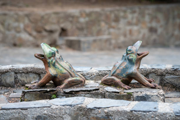 istock frog statue in the fountain in Plasencia 1354211108