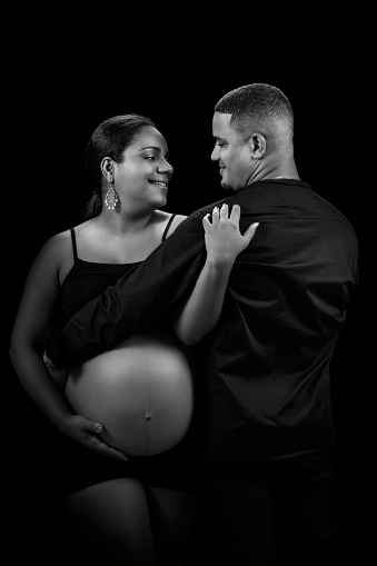 https://media.istockphoto.com/id/1354221329/photo/african-american-couple-pregnant-woman.jpg?b=1&s=170667a&w=0&k=20&c=xyBbSbV0pv3foOX0PFqsA55MVm-pcbVUjokzYh9HK7s=