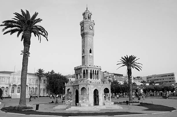 torre del reloj de izmir - izmir turkey konak clock tower fotografías e imágenes de stock