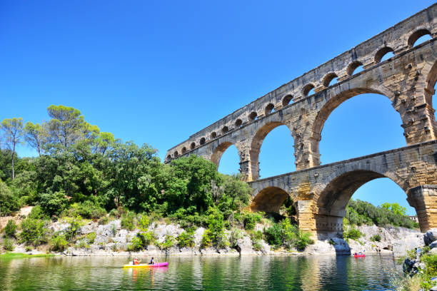 pont du gard over river gardon, france - nimes photos et images de collection