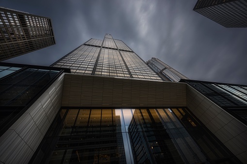 This Chicago architecture image captures a towering view of the Sears Tower (Willis Tower) on an overcast day.