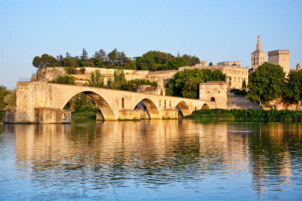 pont saint-benezet, avignone - rhone bridge foto e immagini stock