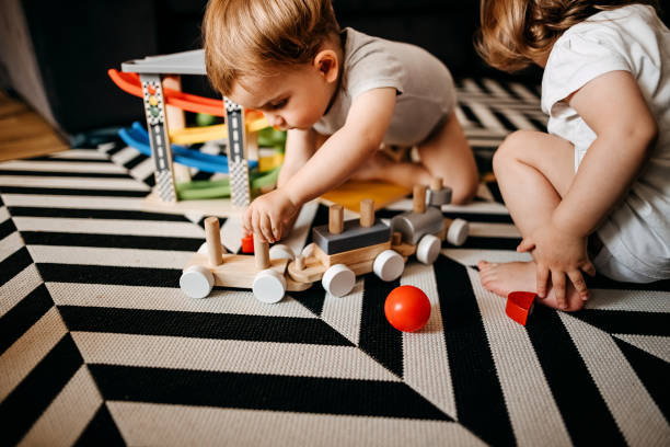 istock Brother and sister games 1354242820