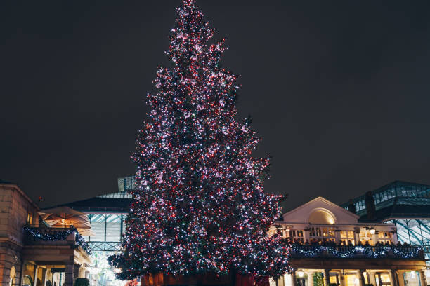 istock Christmas Shopping In London 1354248146