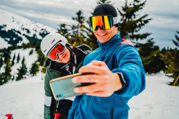 istock Ski couple taking selfie 1354261130