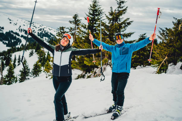 istock Couple on ski holiday 1354262125