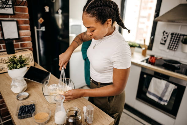 istock Preparing food for a loved one 1354288049