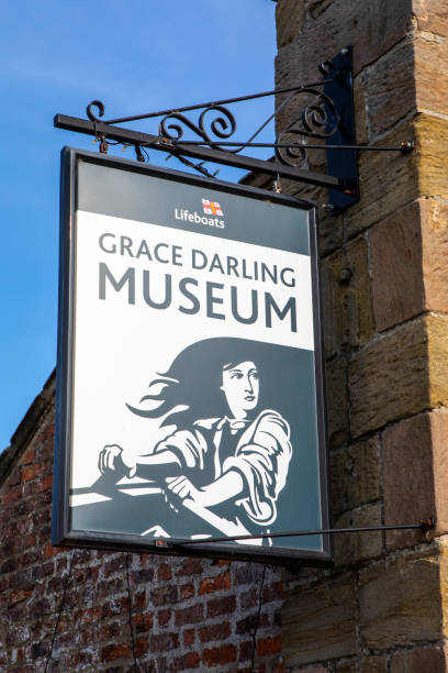 musée grace darling à bamburgh, northumberland - grace darling photos et images de collection