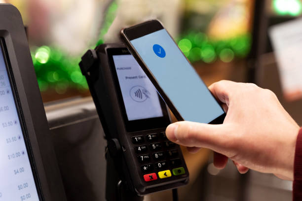 máquina eftpos en self checkout - mobile payment fotografías e imágenes de stock