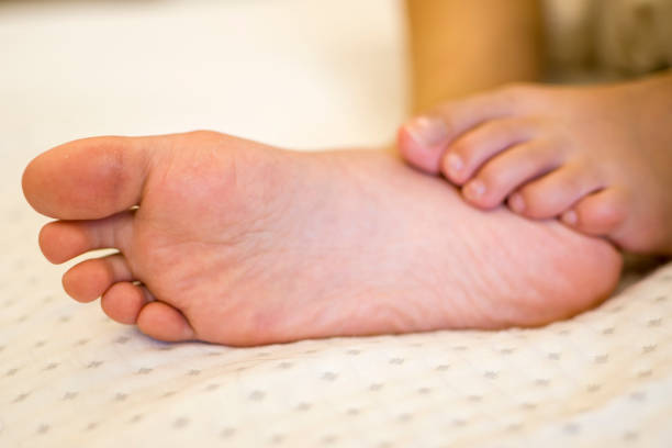 istock Little girl performing flat feet exercises 1354390042