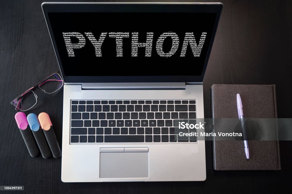 Tampilan Layar Python Tampilan Atas Laptop Dengan Teks Python Foto Stok - Unduh Gambar ...