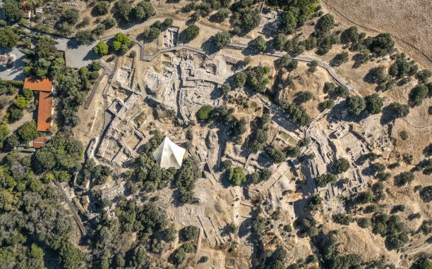 top view of ancient city of troy - çanakkale city imagens e fotografias de stock