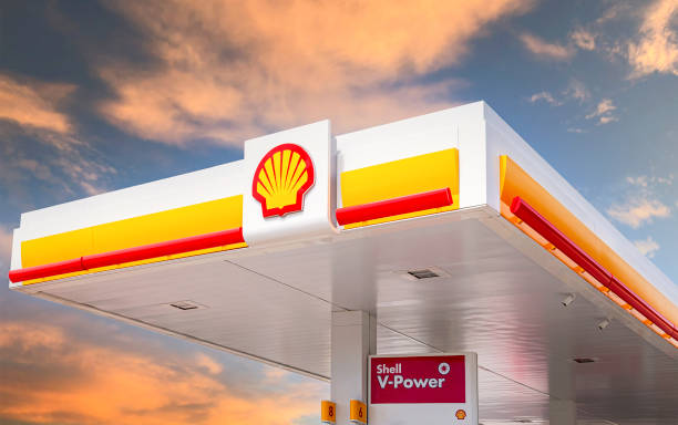 Shell V-power fuel station Samara, Russia - July 2, 2021: Shell gas station in sunny day. Shell V-power fuel station. Royal Dutch Shell is an Anglo-Dutch multinational oil and gas company animal shell stock pictures, royalty-free photos & images