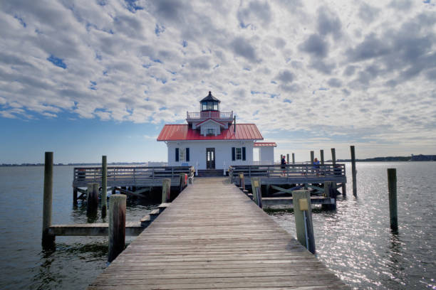 roanoke marshes lighthouse manteo north carolina harbor outer banks nc coastal historic island - sea life centre photos et images de collection