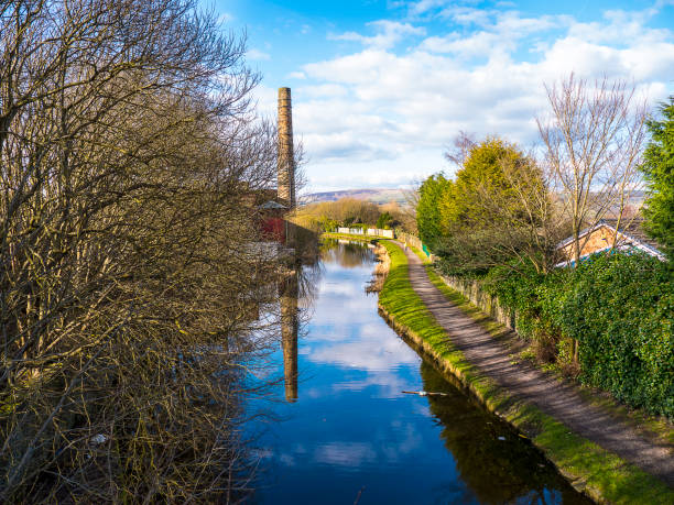 The Leeds Liverpool Canal runs through the Town of Burnley in Lancashire Built just over 200 years ago this canal brought raw cotton into the town from the Americas and via Liverpool  docks helped to export woven cloth across the world pennines photos stock pictures, royalty-free photos & images