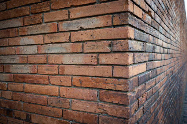 old red brick wall corner background - corner stone wall brick imagens e fotografias de stock