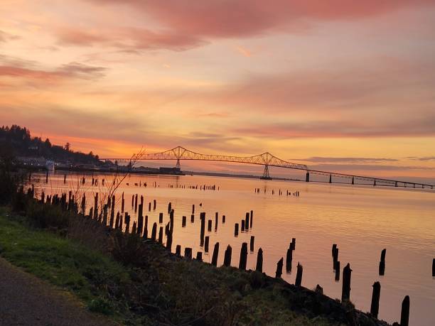 istock Sunset on the Columbia River Walk 6 1354568583