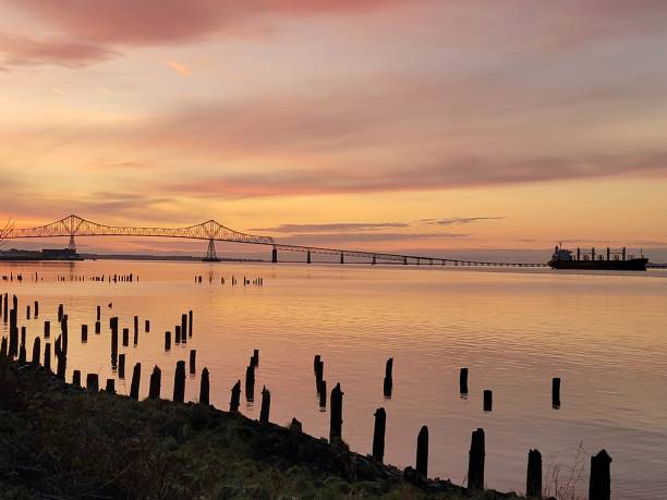 istock Sunset on the Columbia River Walk 7 1354568585