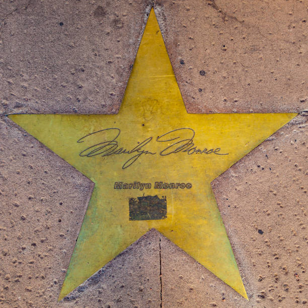 star von marilyn monroe auf dem bürgersteig in phoenix, arizona. - marilyn monroe stock-fotos und bilder