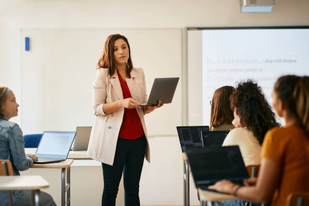 istock Female professor teaching lecture during IT class in the classroom. 1354641390