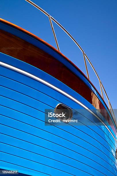 Vista Del Casco Foto de stock y más banco de imágenes de Embarcación marina - Embarcación marina, Yate, Barco de pasajeros