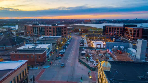 istock Downtown Neenah WI Autumn 1354683464