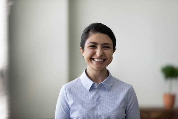 head shot portrait of happy young indian business leader - climbing equipment fotos imagens e fotografias de stock