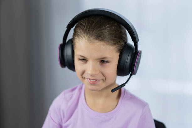 istock Girl plays the console_003 1354709439