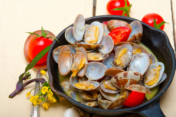 istock fresh clams on an iron skillet 1354714058