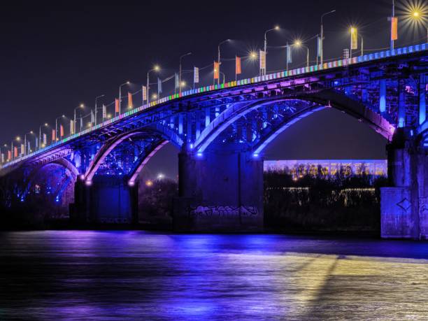 vista nocturna del puente kanavinsky en nizhny novgorod. - oka river fotografías e imágenes de stock