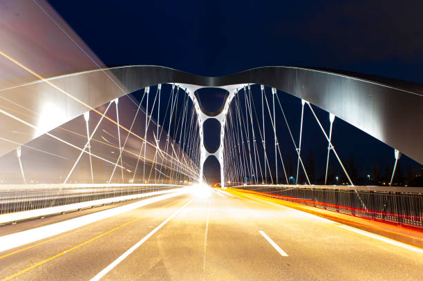 橋 - road reflector ストックフォトと画像