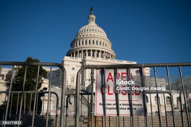 Area Closed Sign Capitol Building Washington Dc Security Risk Post January 6th Riot Stock Photo - Download Image Now