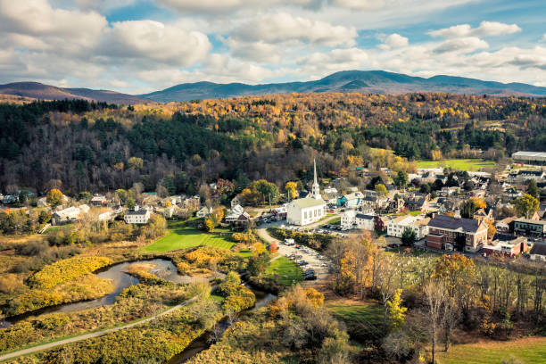 aerial view of charming small town stowe in vermont - town rural scene road new england imagens e fotografias de stock