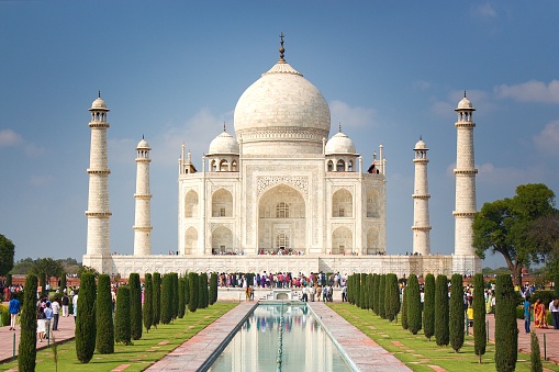The famous Taj Mahal with pink sky