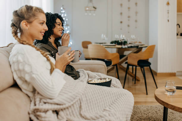 istock Friends time at home 1354842077