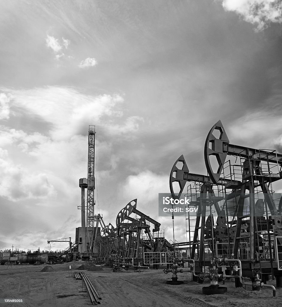 Impianto di perforazione petrolifera - Foto stock royalty-free di Acciaio