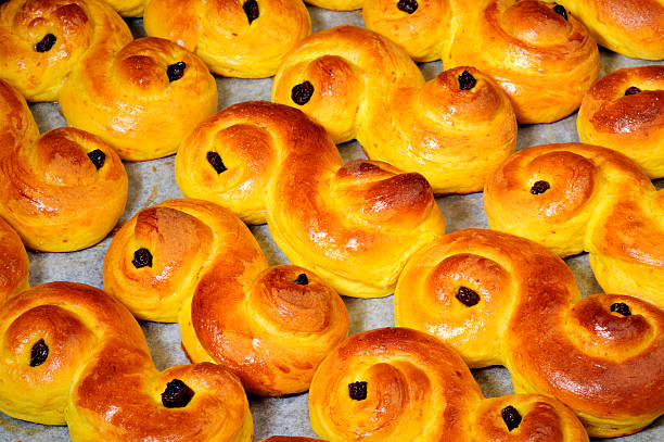 svedese lucia glutei - lussekatt foto e immagini stock