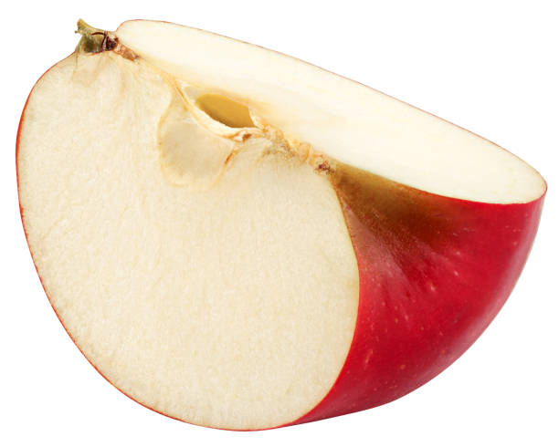 fetta di mela rossa isolata su sfondo bianco, tracciato di ritaglio, profondità di campo completa - half full apple green fruit foto e immagini stock