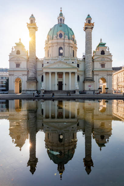 chiesa di karlskirche riflessa nello stagno, vienna, austria - medieval autumn cathedral vertical foto e immagini stock