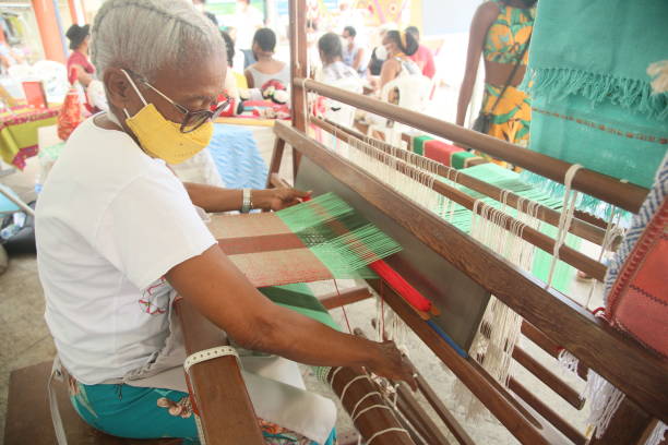 praca na krosnach ręcznych - handloom zdjęcia i obrazy z banku zdjęć